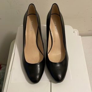 Size 11M USED Nine West leather pumps